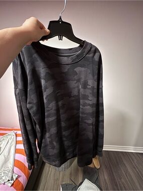 Lululemon Perfectly Oversized Crew in Heritage 365 Camo Deep Coal Multi